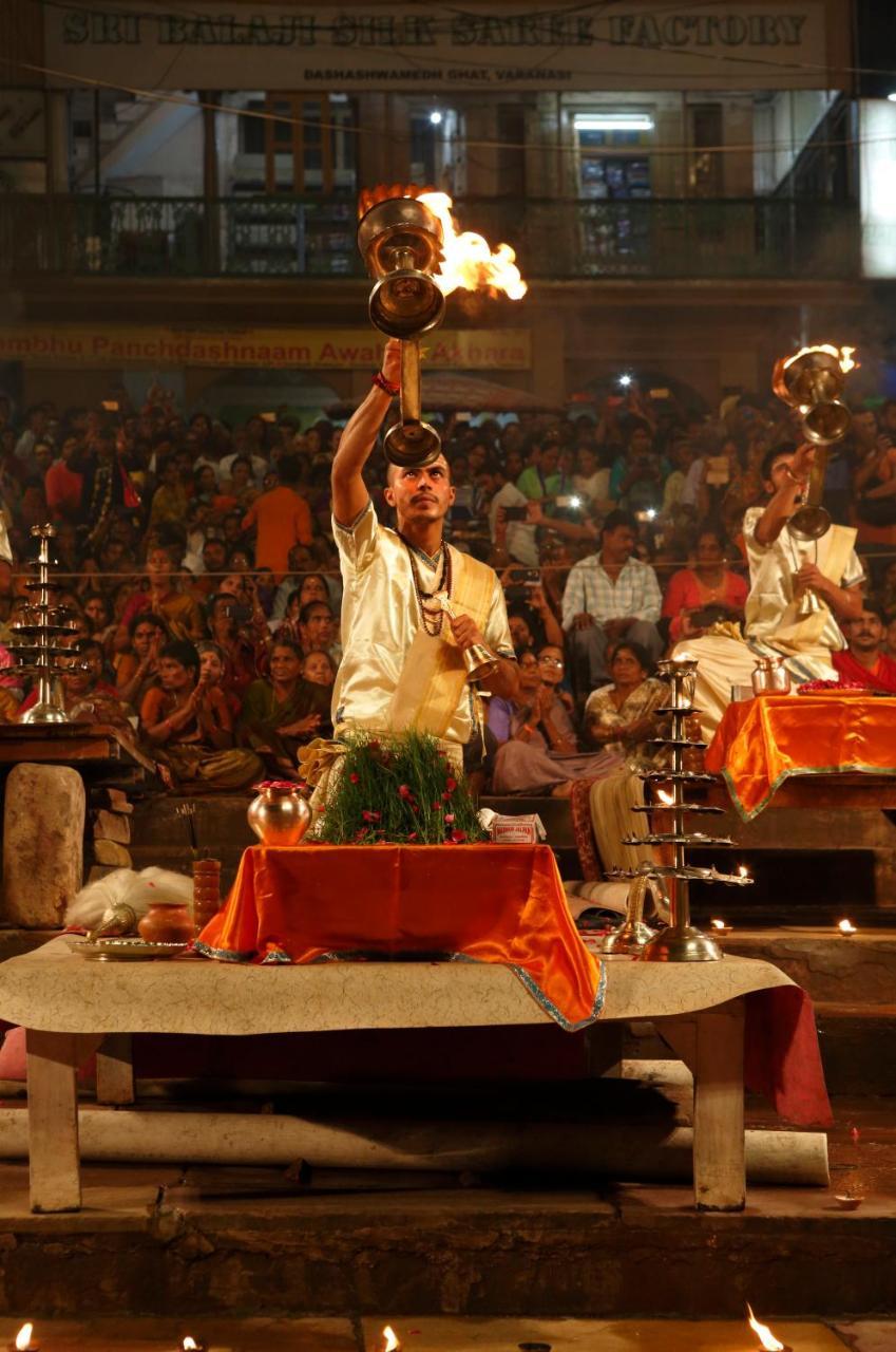 Taj Ganges Varanasi Esterno foto